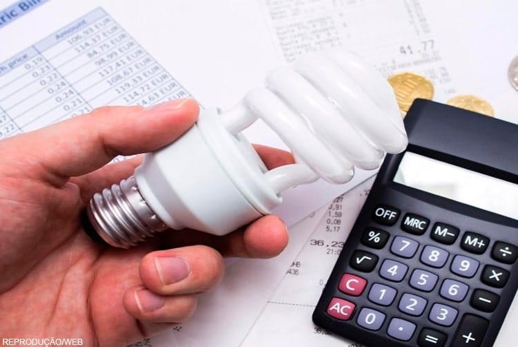 "Não há como desonerar tarifa de energia sem discutir redução de imposto", diz Diretor da Aneel