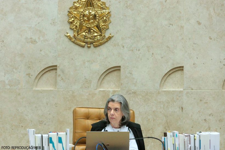 Ministra Cármen Lúcia preside sessão plenária do STF.