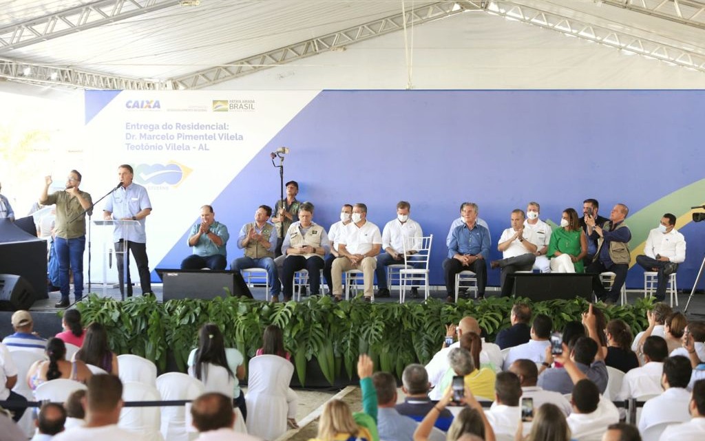 Na passagem por Alagoas, Bolsonaro defende projeto de lei que fixa valor para ICMS dos combustíveis