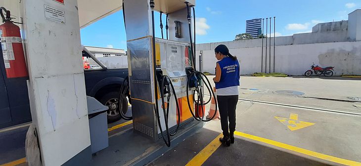 Procon Alagoas fiscaliza postos de combustíveis após redução de 17% do ICMS